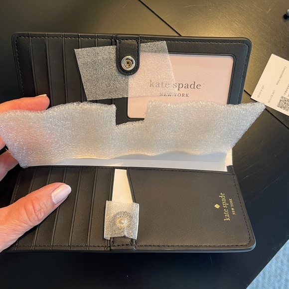 Kate Spade New w/tags RP$169 Leather Large Slim Bifold Wallet Stacie Black - Picture 3 of 7